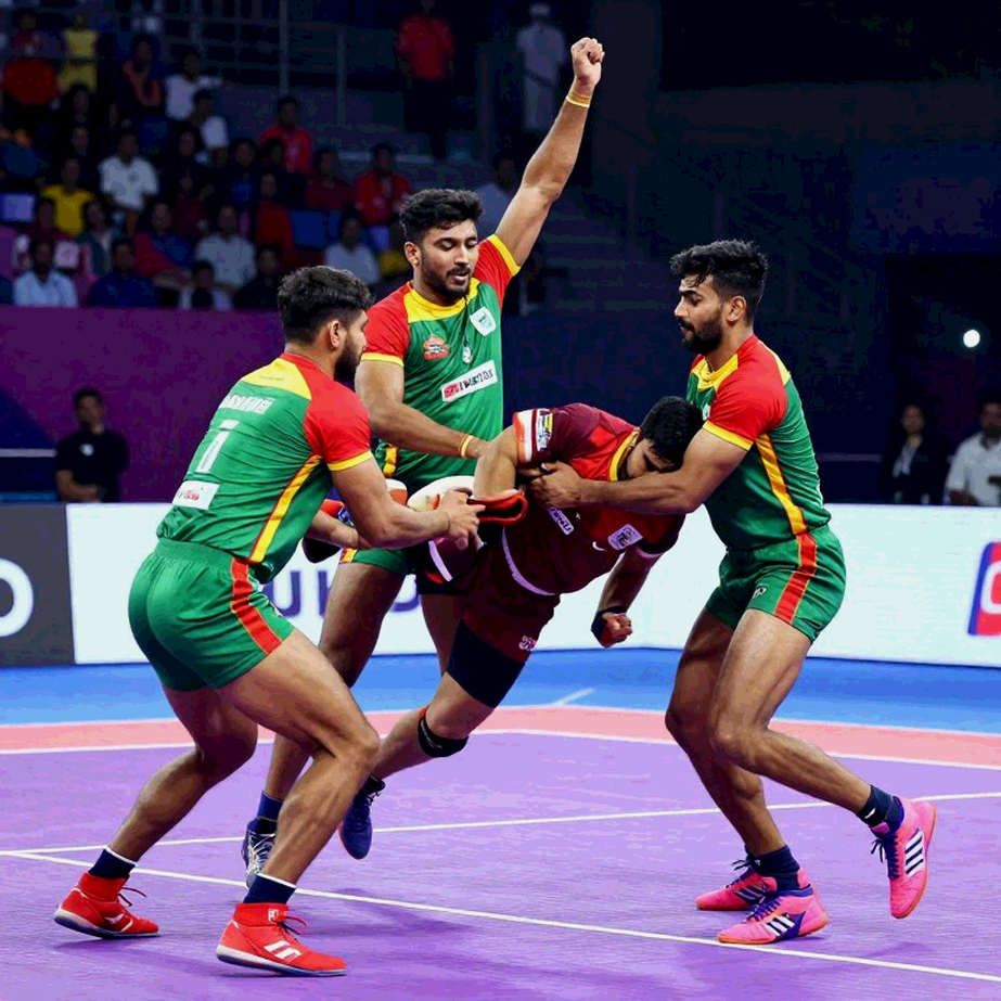 আহমেদাবাদের প্রথম দিন: ২২.৪ পয়েন্টের ব্যবধান, আর যে শব্দটা স্কোরলাইনের সঙ্গে মেলে না